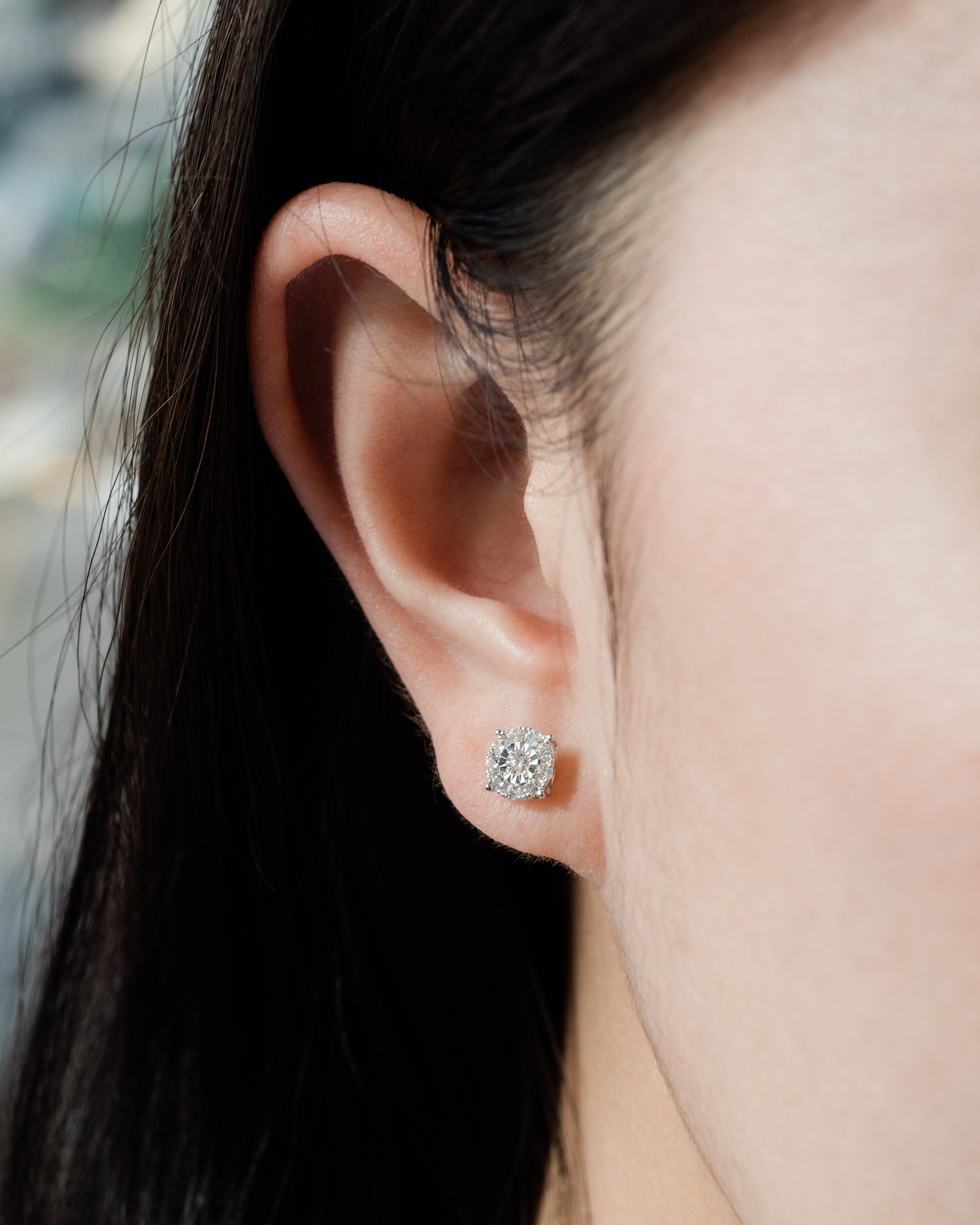 Round illusion diamond on sale earrings